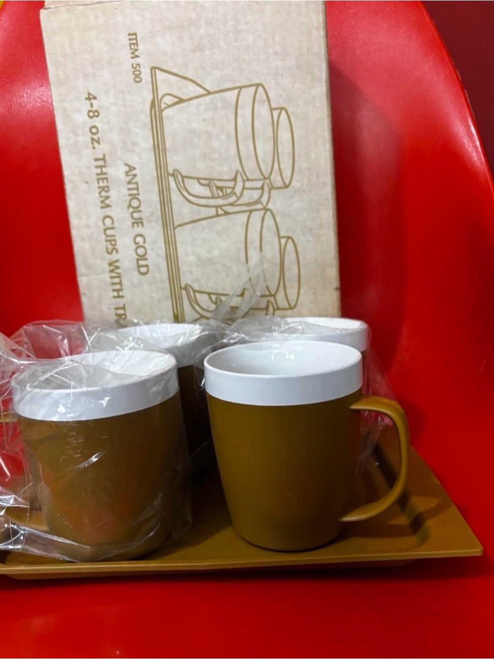 Vtg harvest gold and white set of 4 mugs and tray